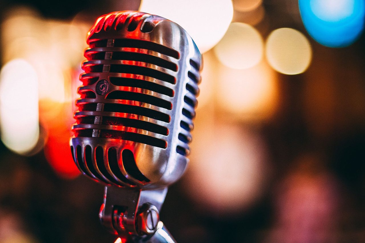 A retro microphone ready for a live music night